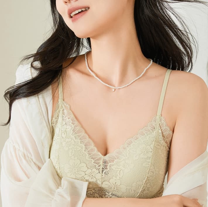 優美なレース付きブラトップ