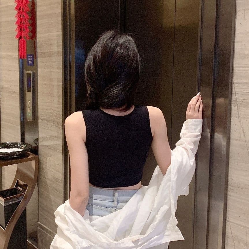 すっきりシルエット リブ編みクロップ丈ブラトップ