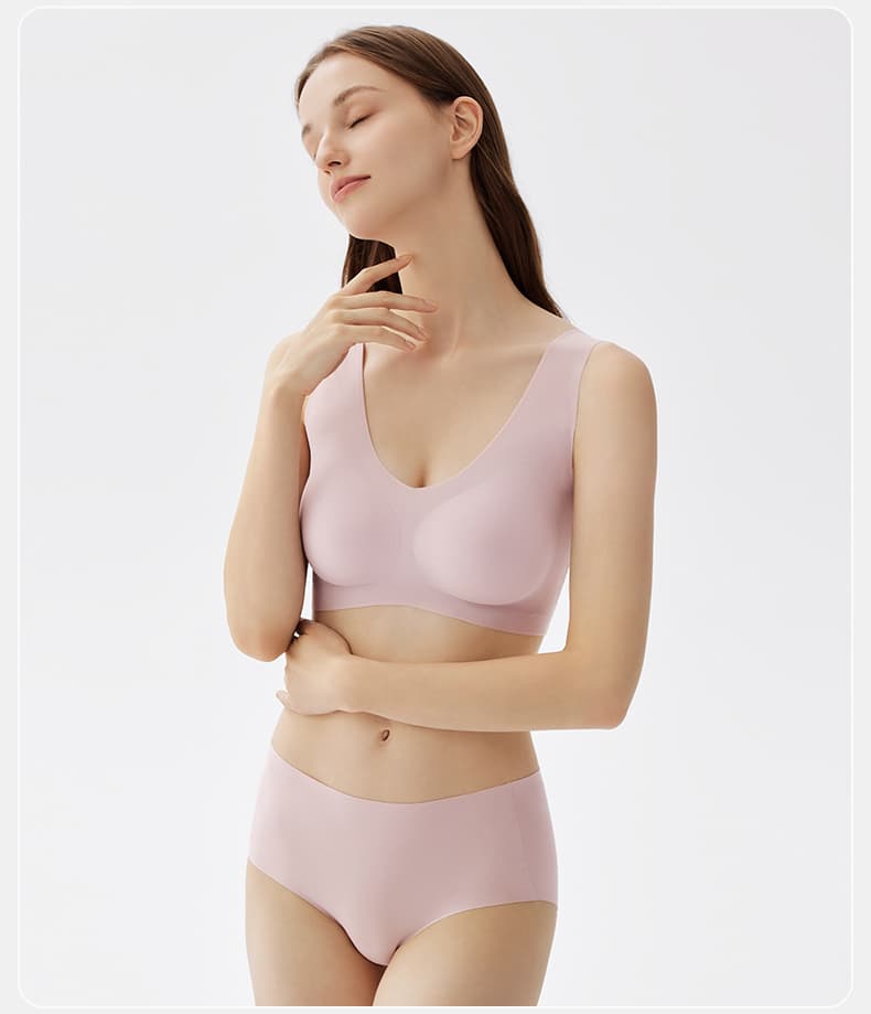 ブラトップ なめらかシルエット美胸タンクトップ