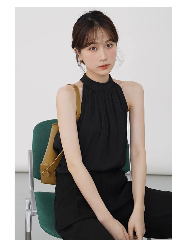 優美なシルエット ホルターネックブラトップ