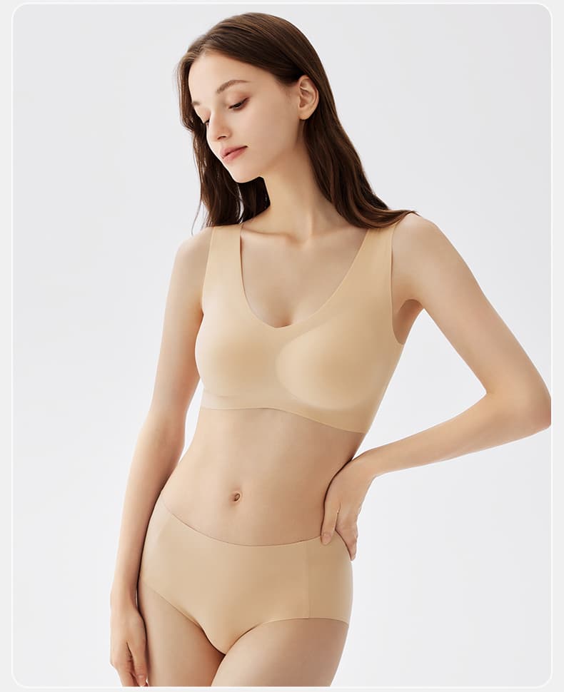 ブラトップ なめらかシルエット美胸タンクトップ